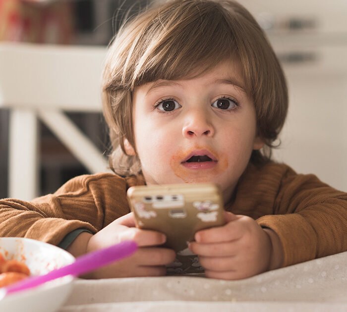 How to Protect Your Child’s Teeth During Screen Time Snacking